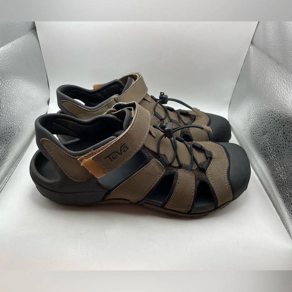 Teva Flintwood men’a brown hiking sandals size 8